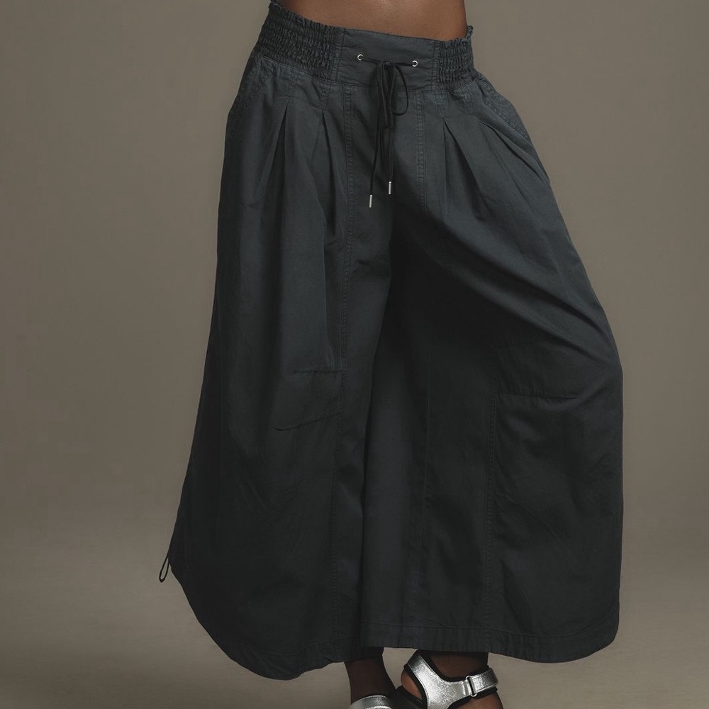 By Anthropologie Ruched Poplin Parachute Pants. Size large.